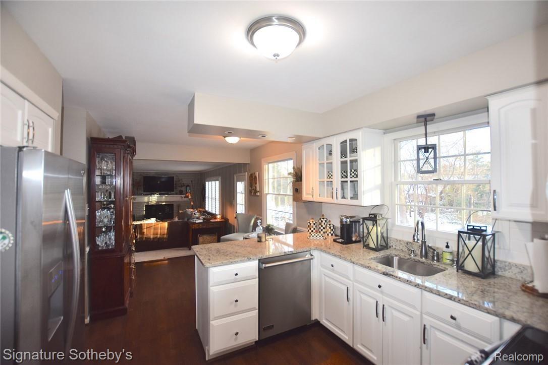 792 Foxhall Road Bloomfield Hills, MI 48304 - Photo 7 of 39 6.JPG
