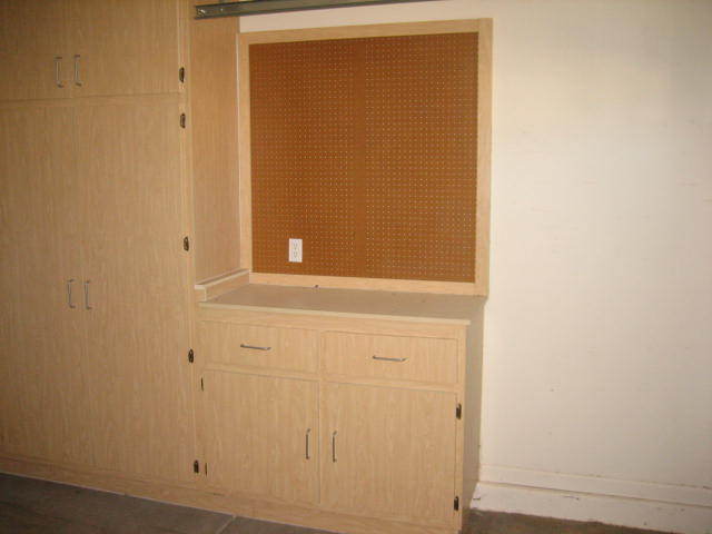 3201 West Pecan Road Phoenix, AZ 85041 - Photo 26 of 31 Garage Workbench