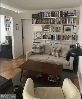 $2,000 | 522 21st Street Northwest, Unit 511B, Washington, DC 20037