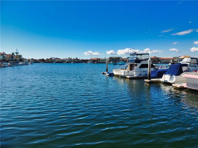 $1,495,000 | 16548 Harbour Lane, Huntington Beach, CA 92649