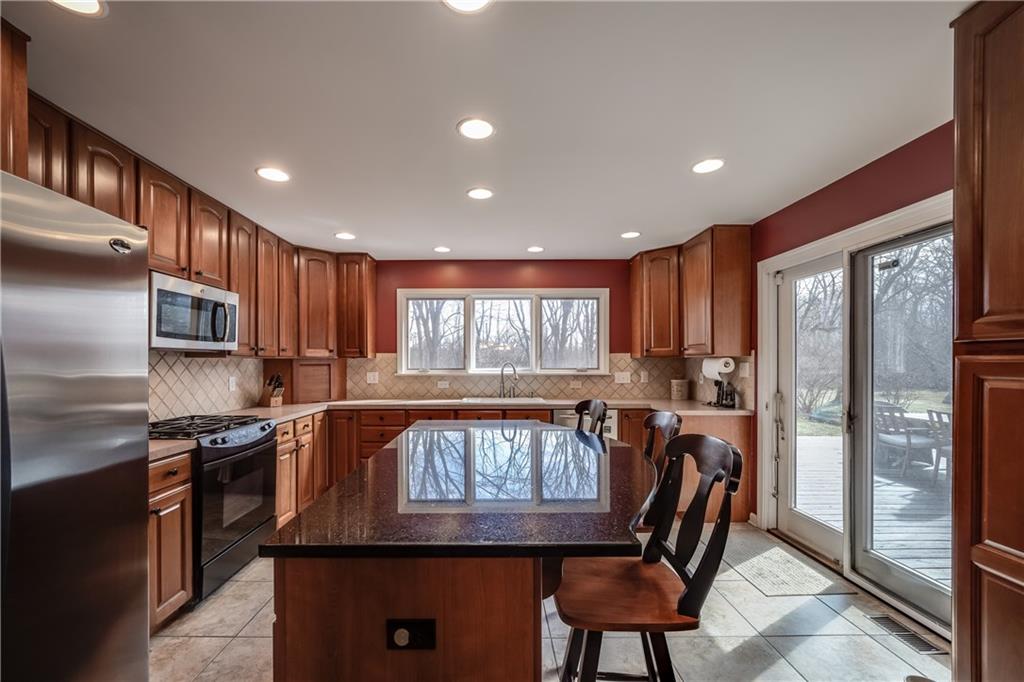 8919 Rexford Road Indianapolis, IN 46260 - Photo 12 of 34 Gallery Image 12