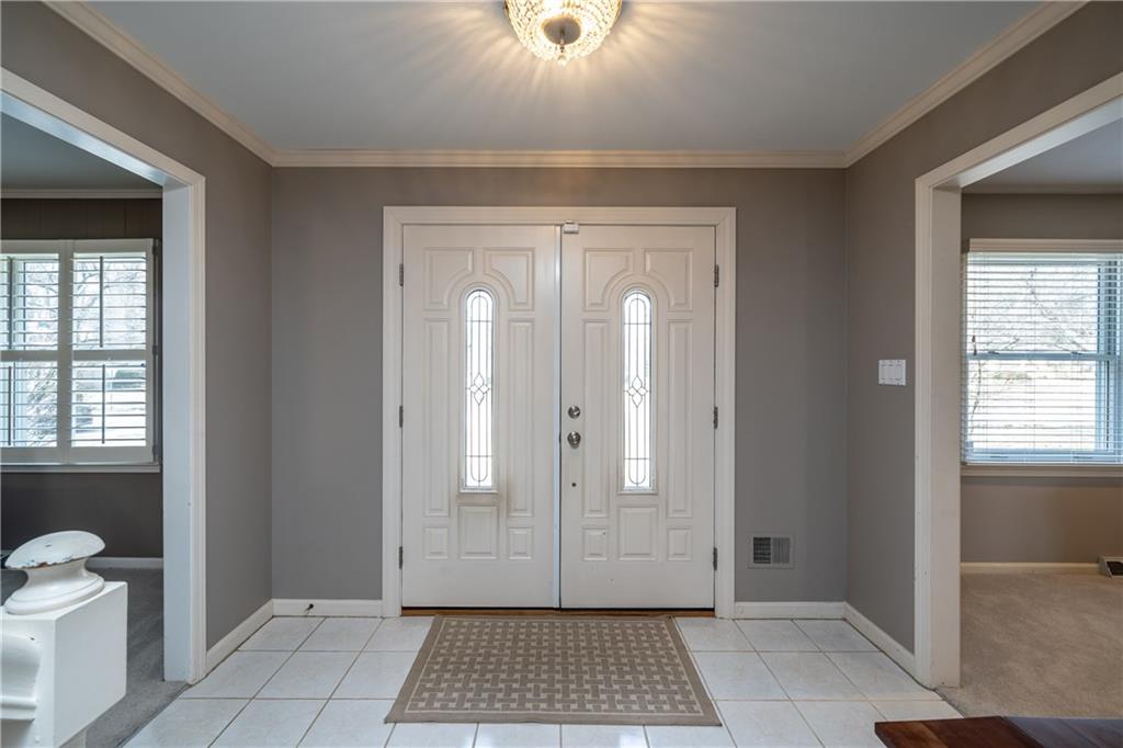 8919 Rexford Road Indianapolis, IN 46260 - Photo 6 of 34 Gallery Image 6
