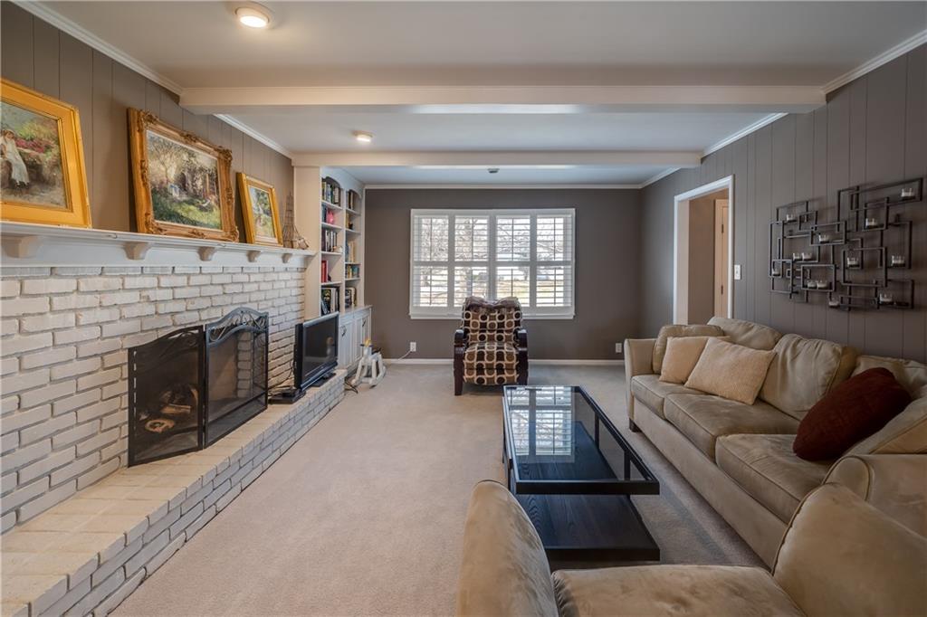 8919 Rexford Road Indianapolis, IN 46260 - Photo 7 of 34 Gallery Image 7