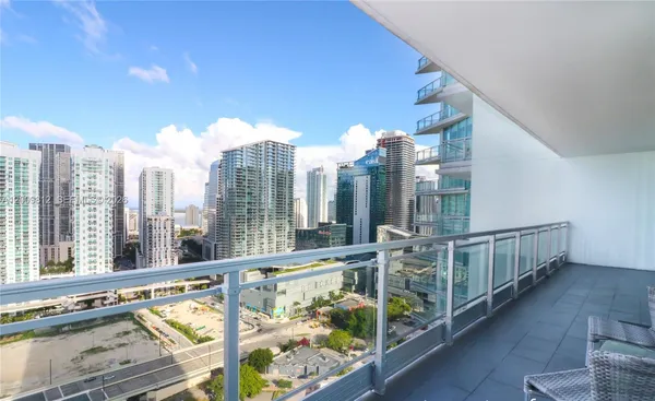 $3,800 | 92 Southwest 3rd Street, Unit 3211, Miami, FL 33130