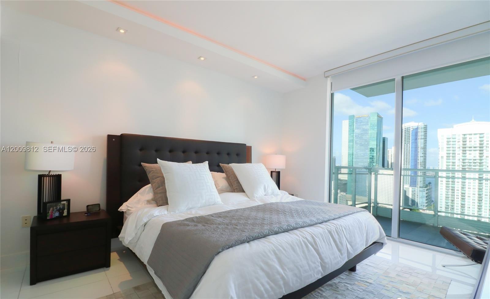 92 Southwest 3rd Street, Unit 3211 Miami, FL 33130 - Photo 11 of 16