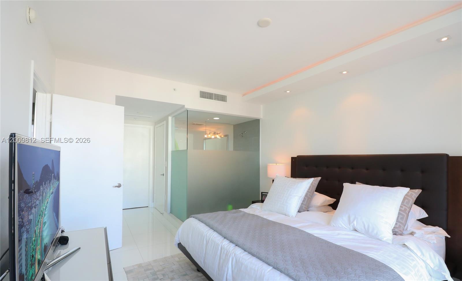 92 Southwest 3rd Street, Unit 3211 Miami, FL 33130 - Photo 9 of 16