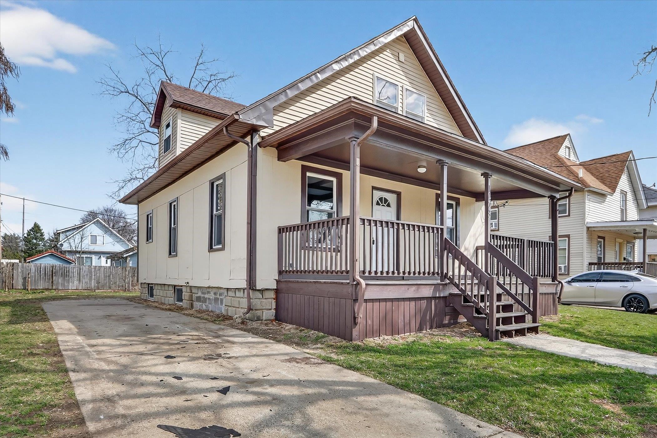 1423 Hull Avenue Beloit, WI 53511 - Photo 2 of 51