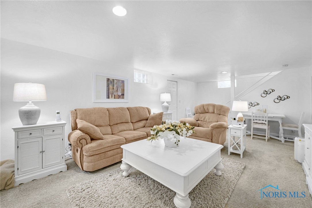 2324 Secor Road Toledo, OH 43606 - Photo 24 of 33 Family rm has neutral carpet