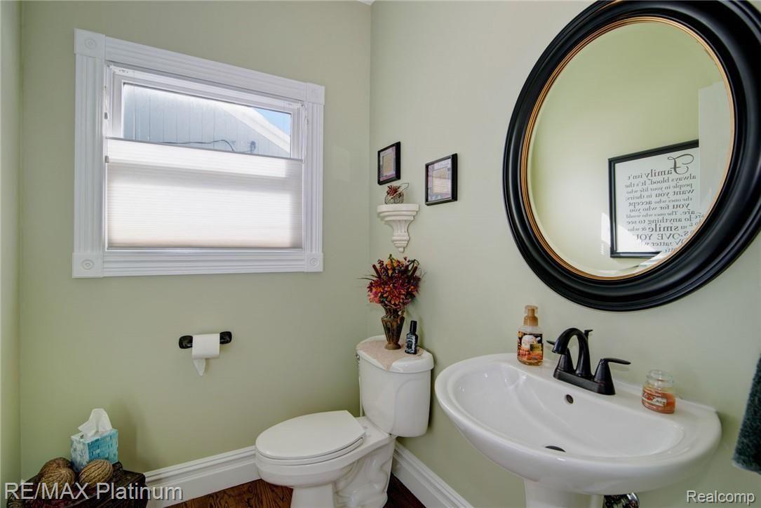 629 Brighton Lake Road Brighton, MI 48116 - Photo 14 of 45 Main floor powder room