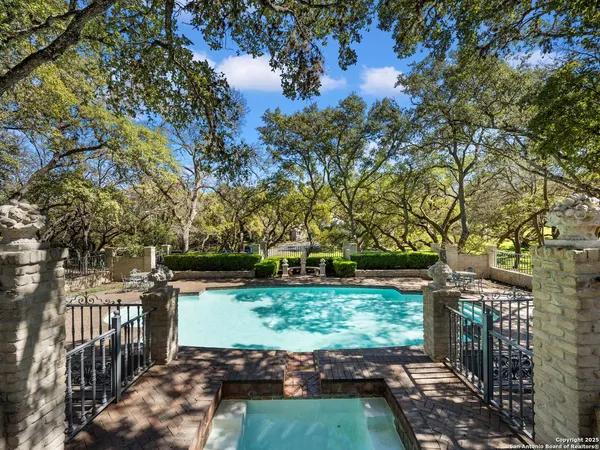 $2,995,000 | 7 Lazy Hollow Street, San Antonio, TX 78230