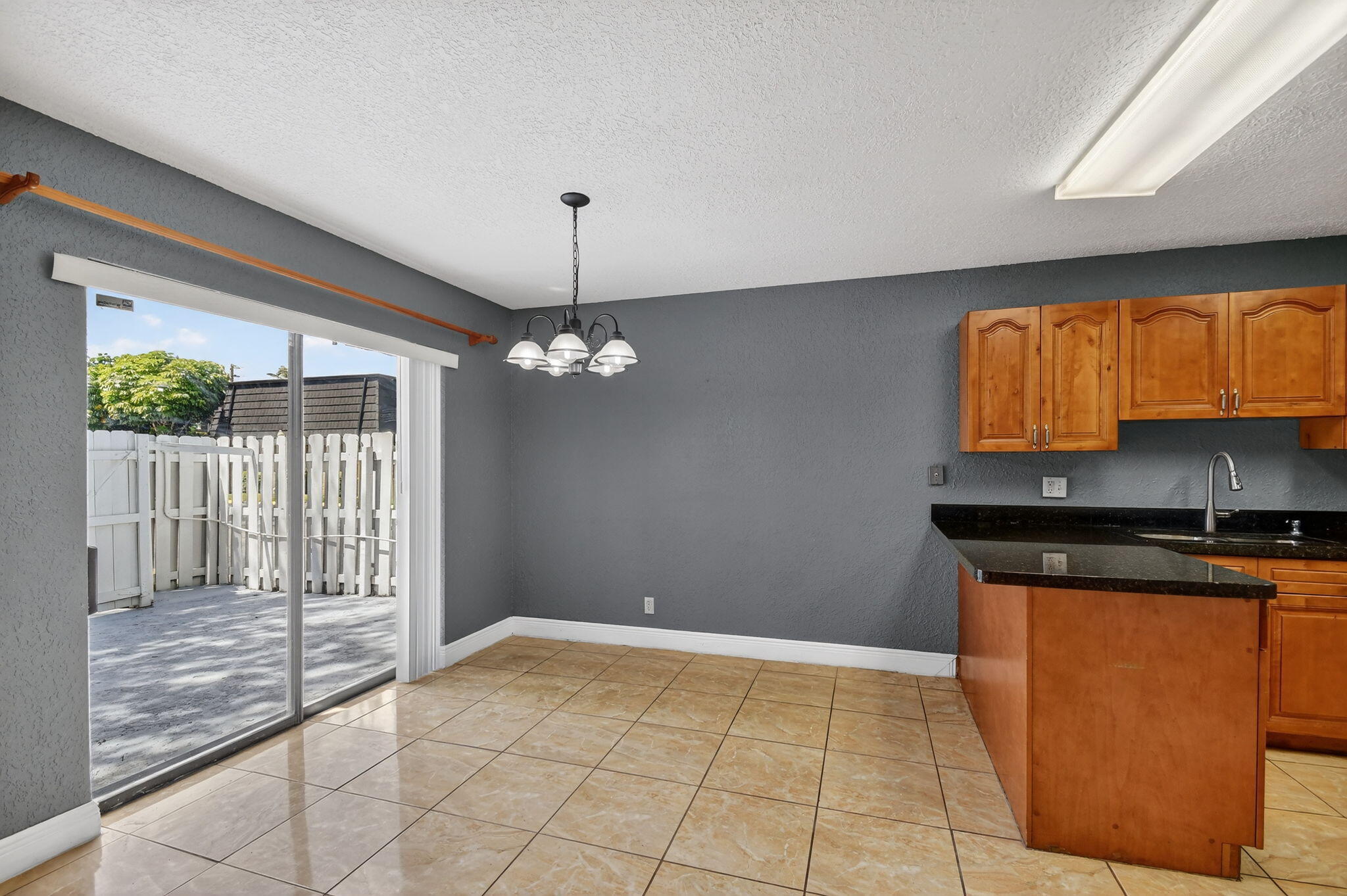320 Woodland Road Palm Springs, FL 33461 - Photo 10 of 49 11-web-or-mls-DSC_4801
