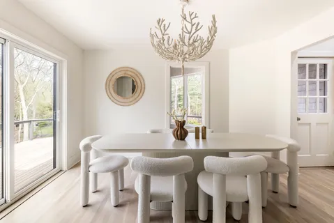 $3,395,000 | 25 White Oak Lane, Southampton, NY 11968