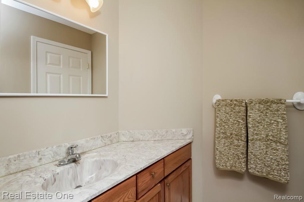 12956 Hummingbird Ridge Davisburg, MI 48350 - Photo 42 of 57 UPPER FULL BATH 2