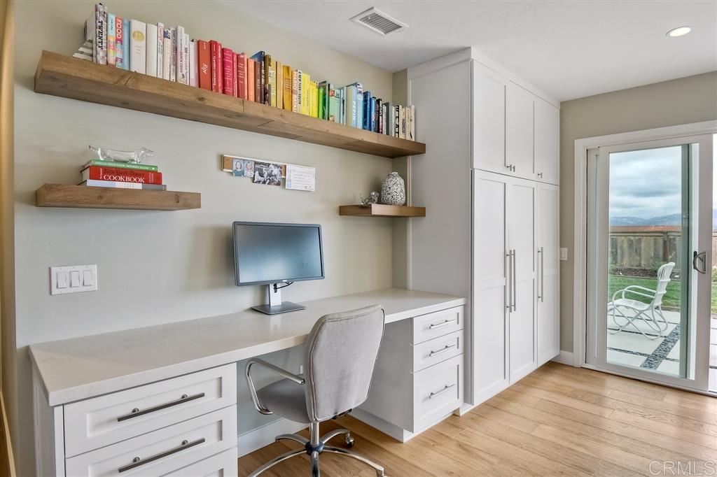 357 Willowspring Drive North Encinitas, CA 92024 - Photo 13 of 25