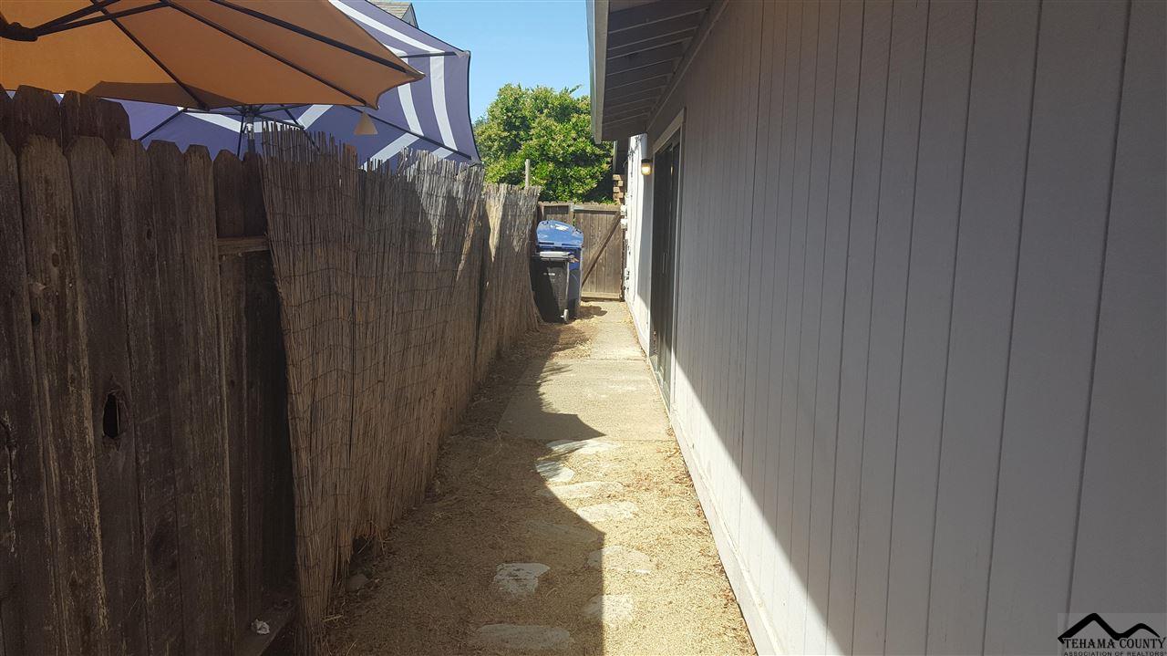 11040 Hillcrest Road, Unit 11040 HIRSCHFELD WAY RAN Rancho Cordova, CA 95670 - Photo 14 of 37
