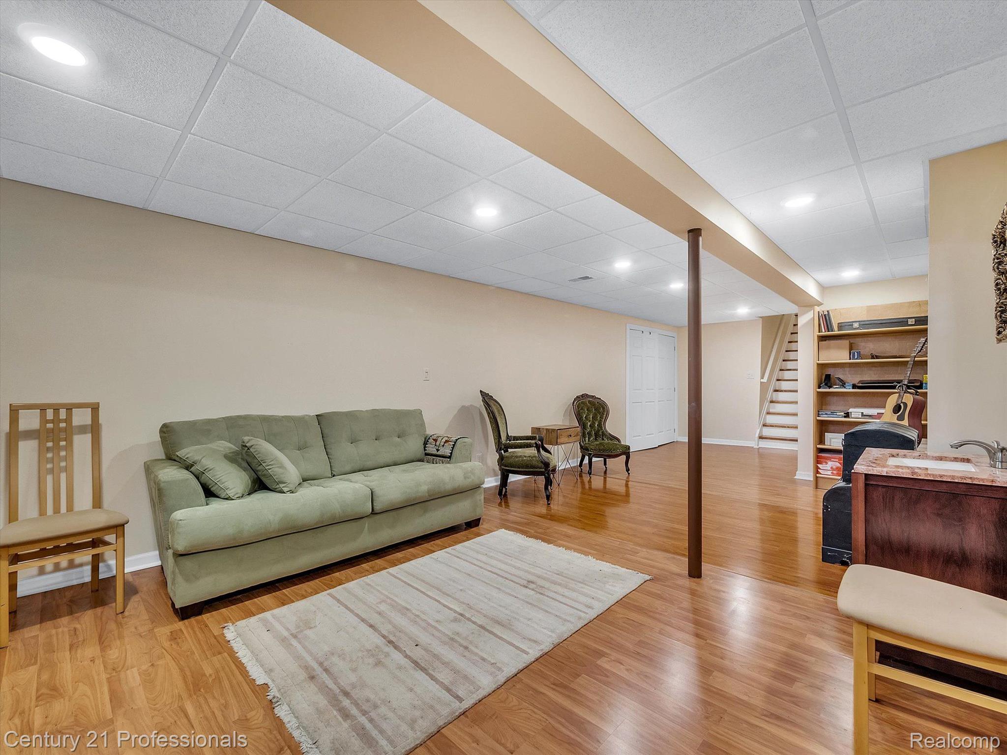 948 Rambling Drive Rochester, MI 48307 - Photo 34 of 40 Gallery Image 34