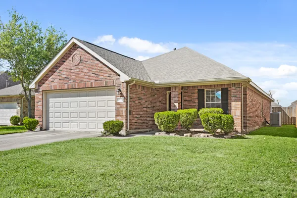 $1,950 | 2134 Vermillion Oak Street, Fresno, TX 77545