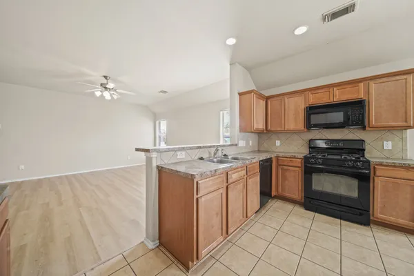 $1,950 | 2134 Vermillion Oak Street, Fresno, TX 77545