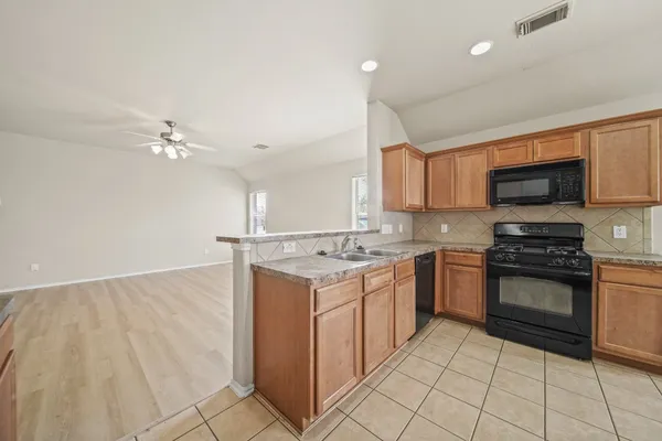 $1,950 | 2134 Vermillion Oak Street, Fresno, TX 77545