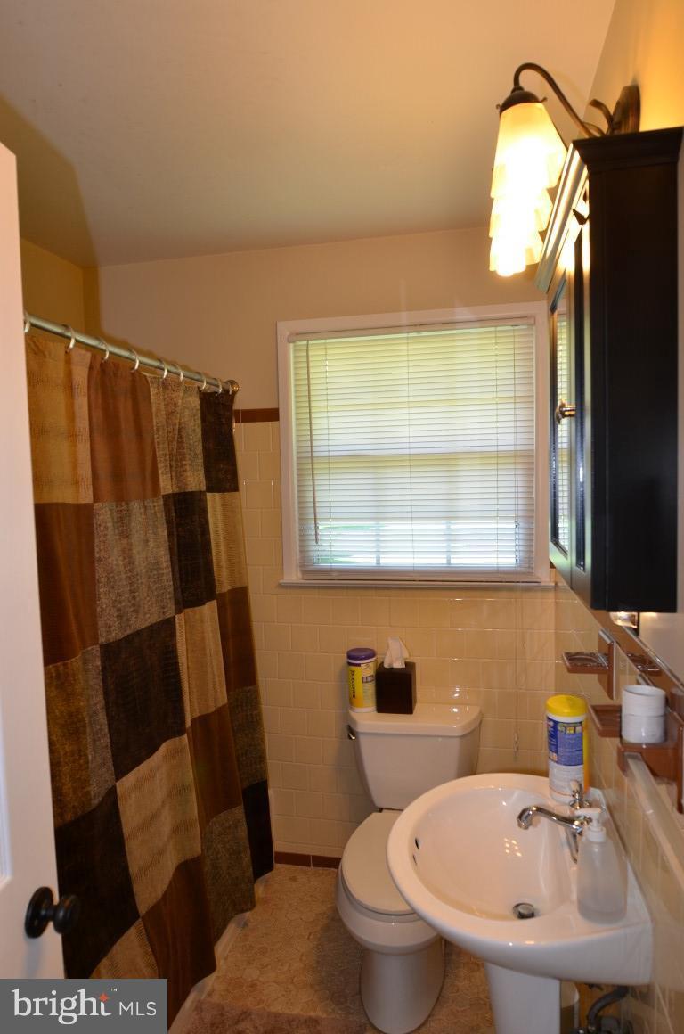 7913 Rugby Road Manassas, VA 20111 - Photo 11 of 19 Bath