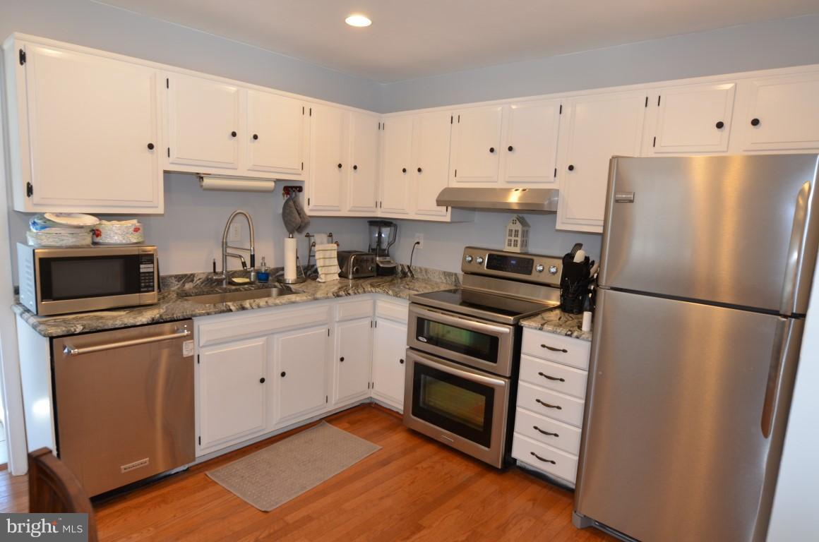 7913 Rugby Road Manassas, VA 20111 - Photo 3 of 19 Kitchen