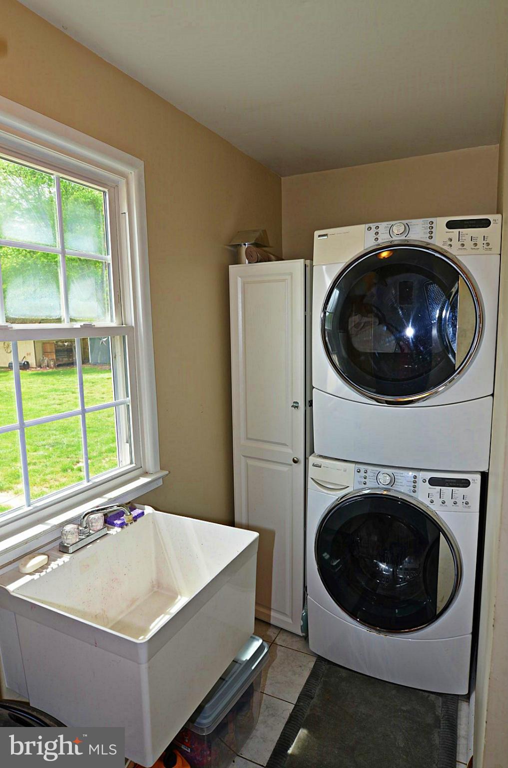 7913 Rugby Road Manassas, VA 20111 - Photo 4 of 19 Laundry Room