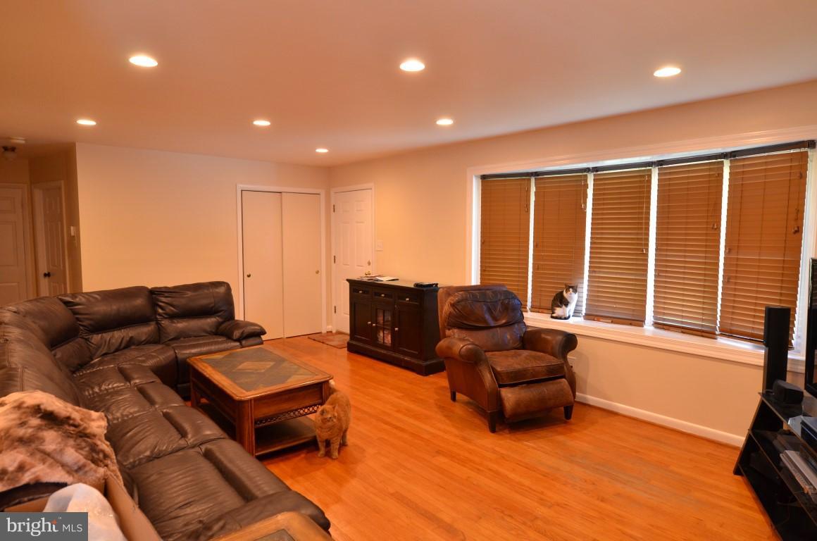 7913 Rugby Road Manassas, VA 20111 - Photo 7 of 19 Living Room