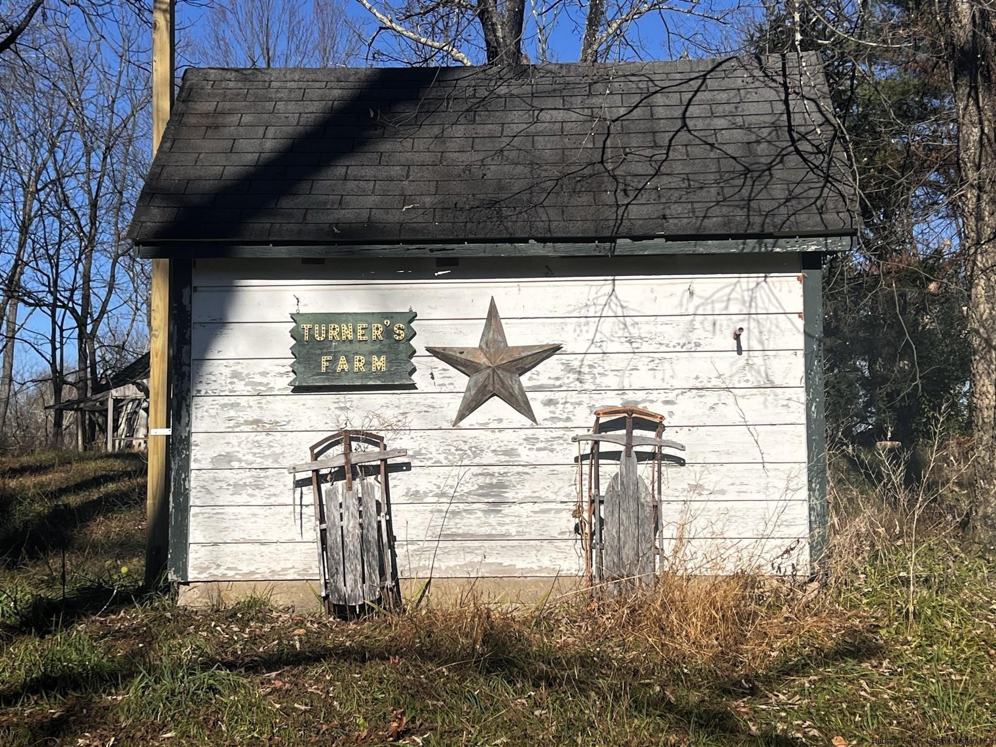 345 Towpath Road Accord, NY 12404 - Photo 13 of 35 a vase of flowers sitting on a table