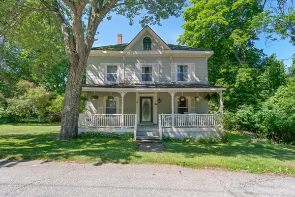 $599,000 | 21 Beach Avenue, Long Island, ME 04050