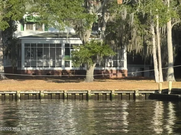 $950,000 | 314 Sunnyside Drive, Washington, NC 27889