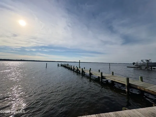 $899,900 | 314 Sunnyside Drive, Washington, NC 27889