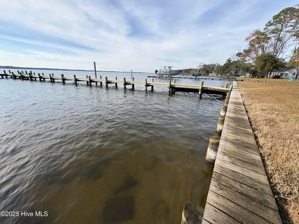 $899,900 | 314 Sunnyside Drive, Washington, NC 27889