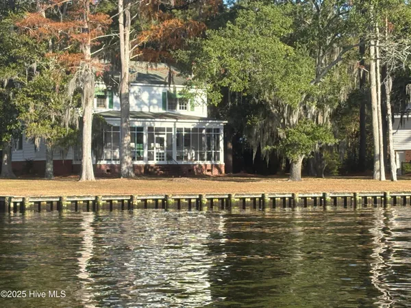 $950,000 | 314 Sunnyside Drive, Washington, NC 27889