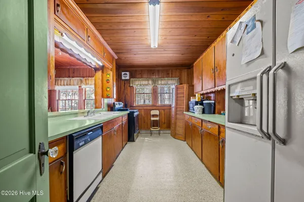 $950,000 | 314 Sunnyside Drive, Washington, NC 27889