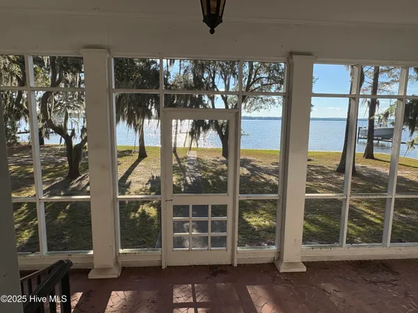 $950,000 | 314 Sunnyside Drive, Washington, NC 27889