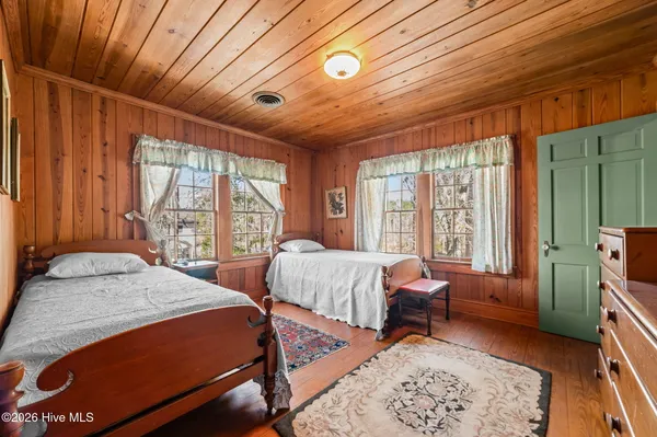 $950,000 | 314 Sunnyside Drive, Washington, NC 27889