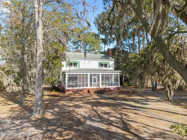 $950,000 | 314 Sunnyside Drive, Washington, NC 27889