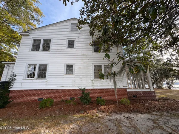 $950,000 | 314 Sunnyside Drive, Washington, NC 27889