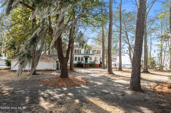 $950,000 | 314 Sunnyside Drive, Washington, NC 27889