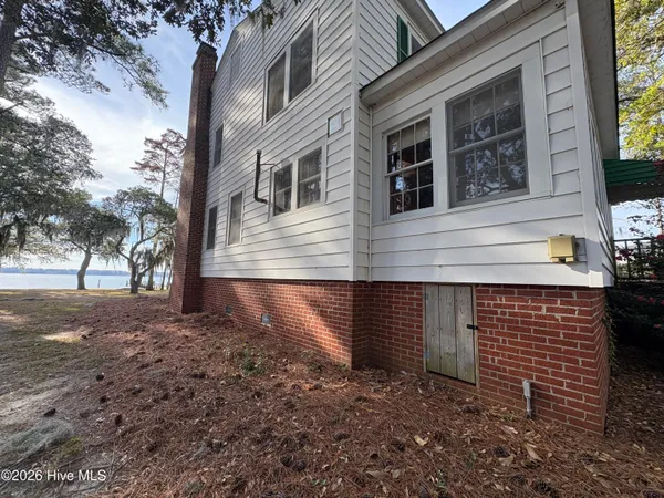 $950,000 | 314 Sunnyside Drive, Washington, NC 27889