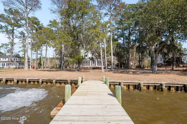 $950,000 | 314 Sunnyside Drive, Washington, NC 27889