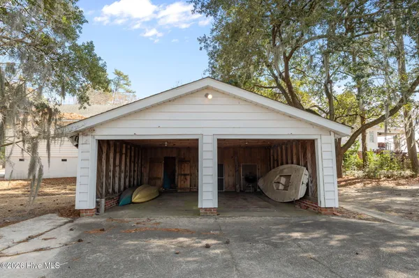 $950,000 | 314 Sunnyside Drive, Washington, NC 27889