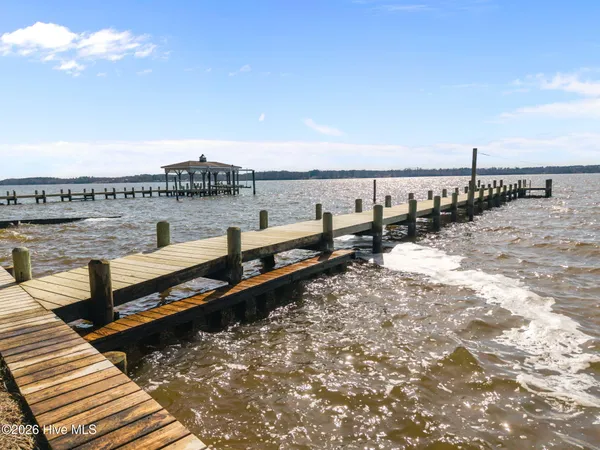 $950,000 | 314 Sunnyside Drive, Washington, NC 27889