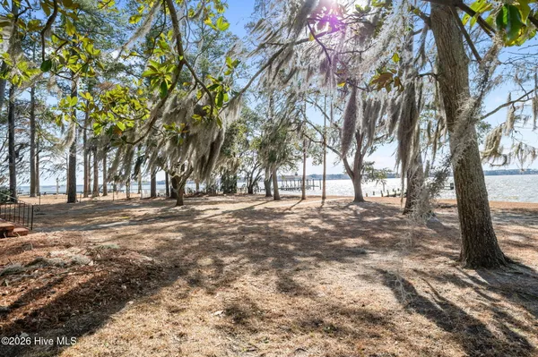 $950,000 | 314 Sunnyside Drive, Washington, NC 27889