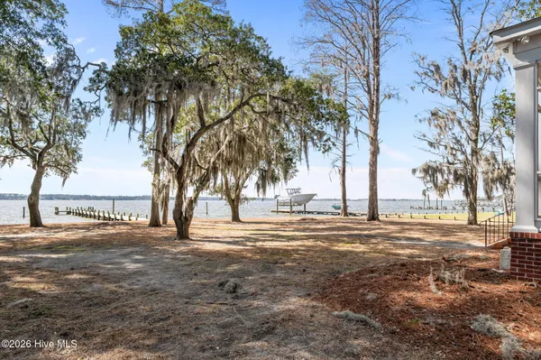 $899,900 | 314 Sunnyside Drive, Washington, NC 27889