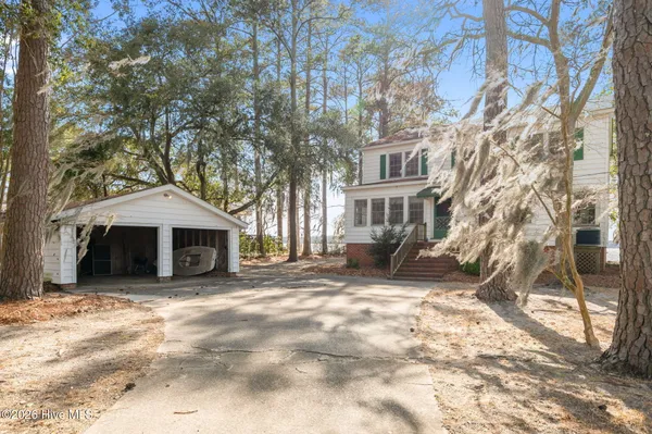 $899,900 | 314 Sunnyside Drive, Washington, NC 27889