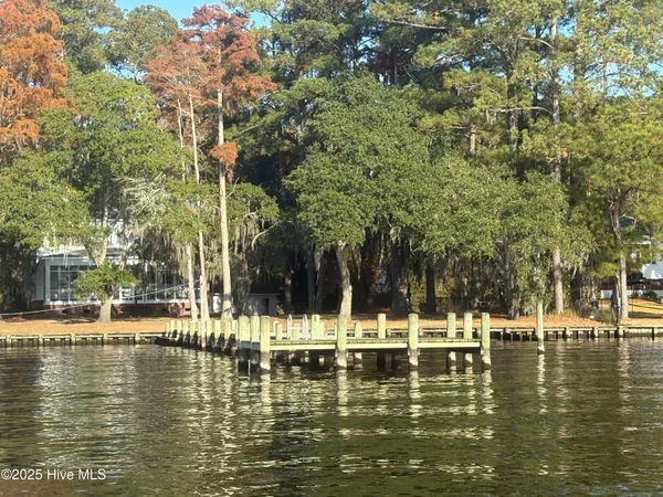 $950,000 | 314 Sunnyside Drive, Washington, NC 27889