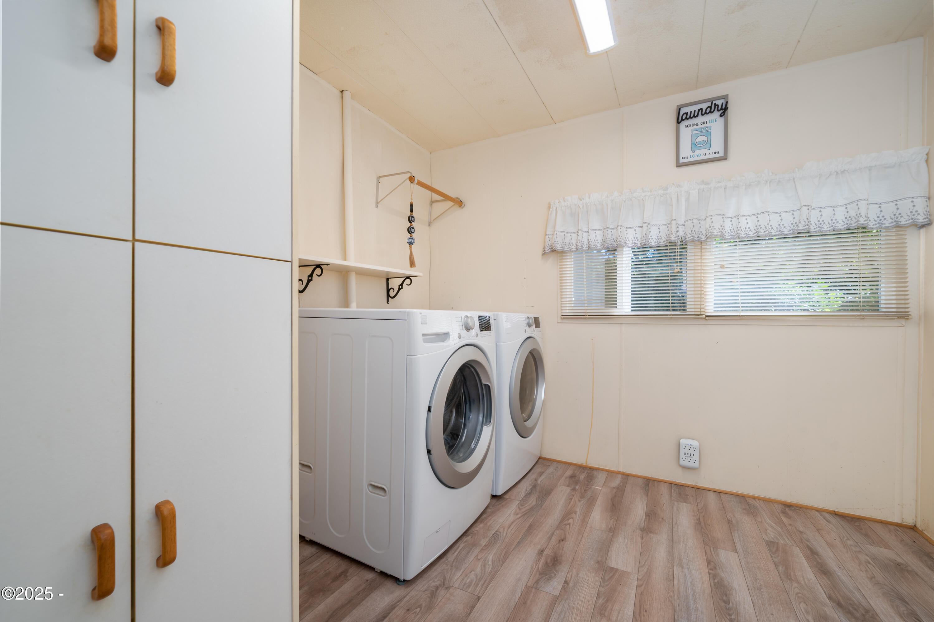 4875 Highway 101, Unit 92 Depoe Bay, OR 97341 - Photo 12 of 26 Large Laundry Room