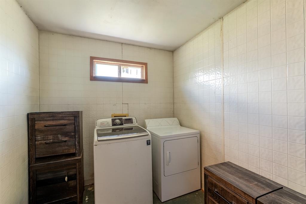 5327 Old Lorena Road Lorena, TX 76655 - Photo 23 of 34 House Utility Room
