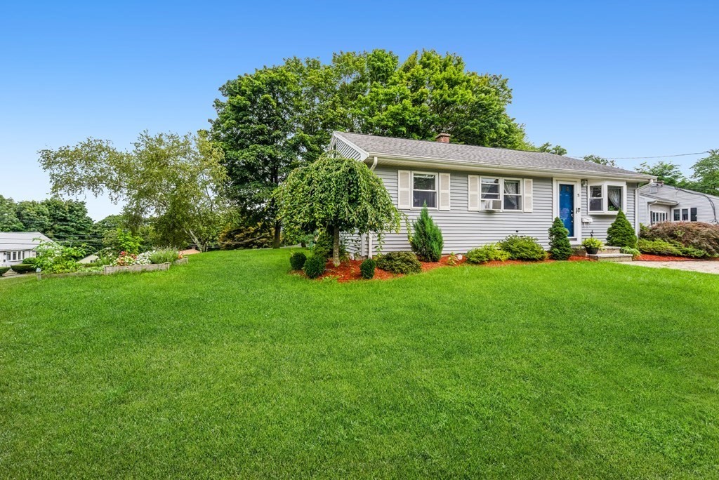 75 Crestview Road Waltham, MA 02451 - Photo 3 of 31